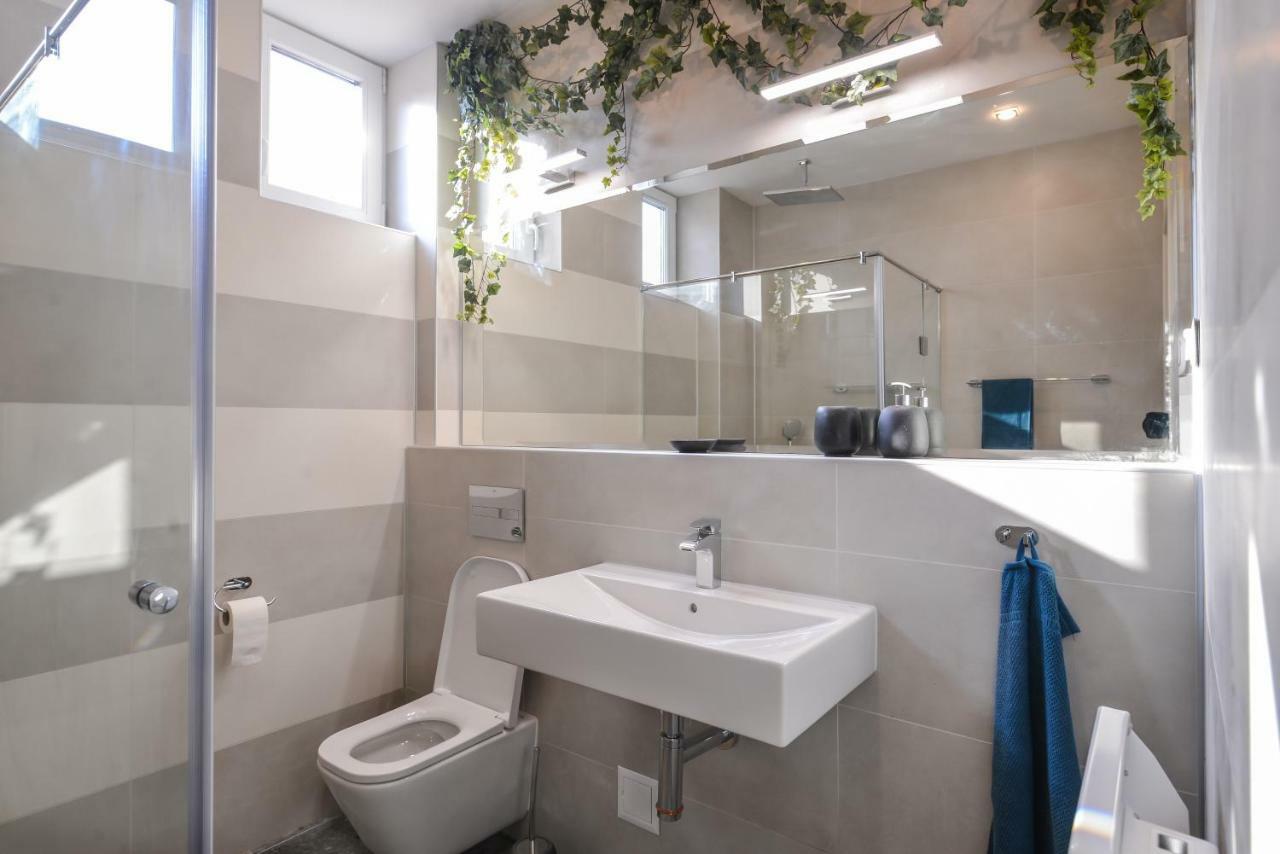Chic 1Br With Terrace In Sofia City Center By Flat Mаnager Zewnętrze zdjęcie